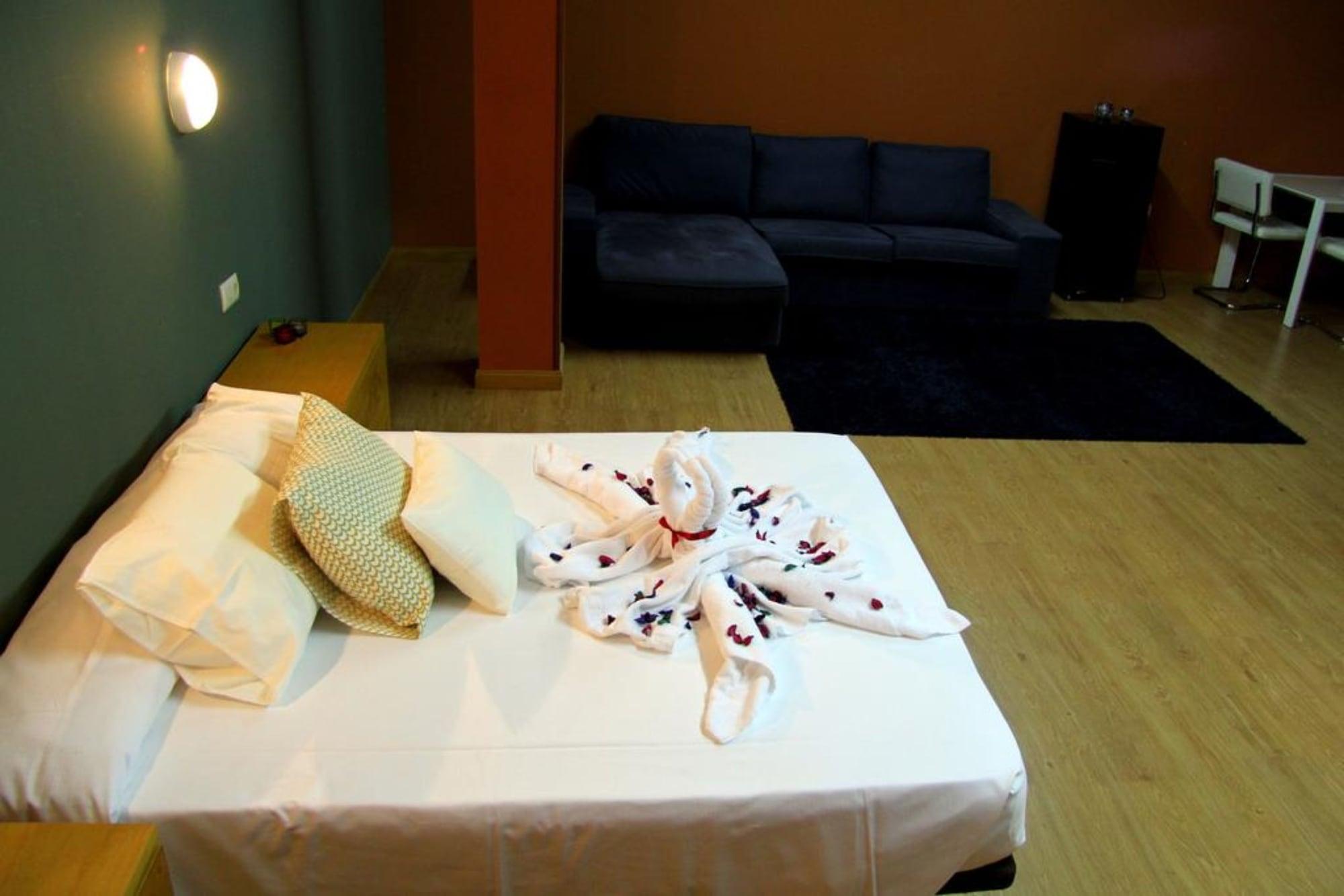 Ahc Hoteles Caces 外观 照片